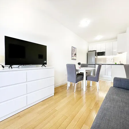 S'akvarel 3 - Private Garage Apartmán *