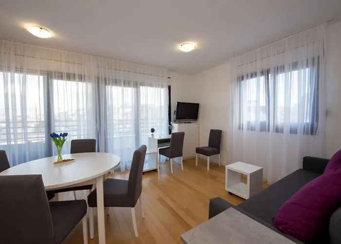 S'akvarel 3 - Private Garage Apartamento